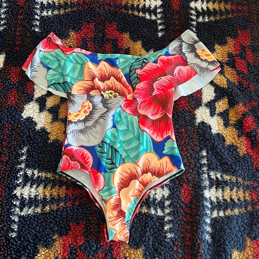Women's Ruffle One Piece Off Shoulder Swimsuit Floral Print bathingsuit.